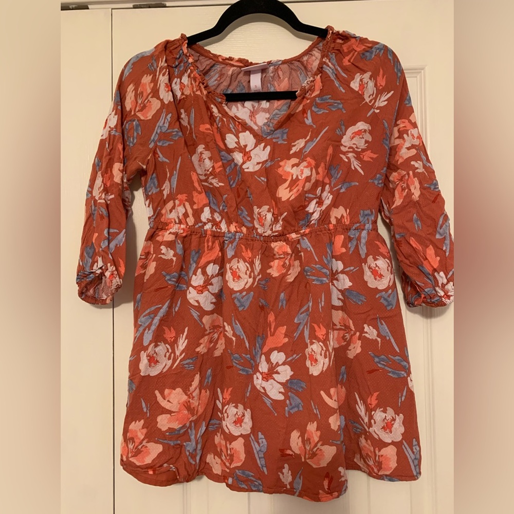 Isabel Maternity multicolor three quarter sleeve blouse. Empire waist. Small.